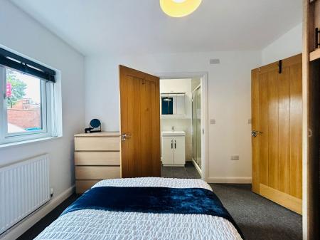 4 bedroom Apartment to let in Quarn Gardens, Derby, DE1