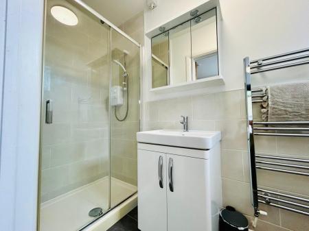 4 bedroom Apartment to let in Quarn Gardens, Derby, DE1