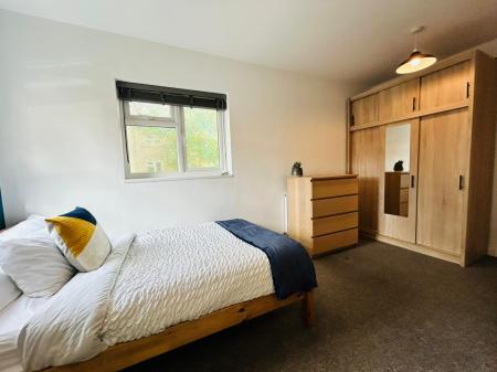 4 bedroom Apartment to let in Quarn Gardens, Derby, DE1