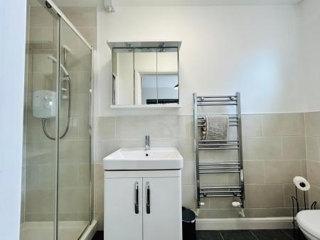 4 bedroom Apartment to let in Quarn Gardens, Derby, DE1