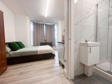 1 bedroom Studio flat to let in Uttoxeter New Road, Derby, DE22