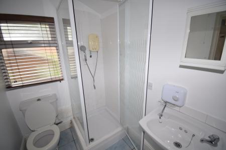 1 bedroom Studio flat to let in Flat 3, 157 UNR