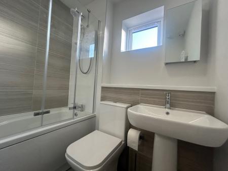 2 bedroom House to let in Silverburn Drive, Oakwood, Derby, DE21