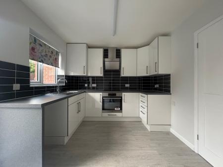 2 bedroom House to let in Silverburn Drive, Oakwood, Derby, DE21