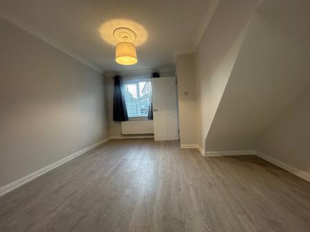 2 bedroom House to let in Silverburn Drive, Oakwood, Derby, DE21