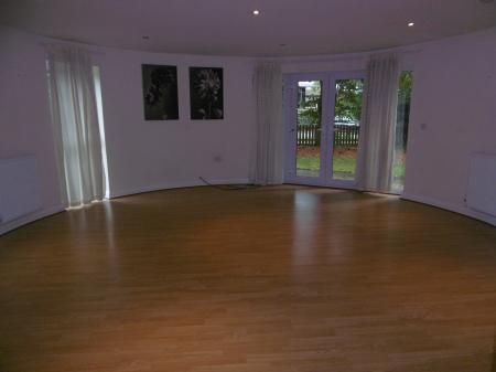 2 bedroom Apartment to let in Pineview Gardens, Derby, DE23