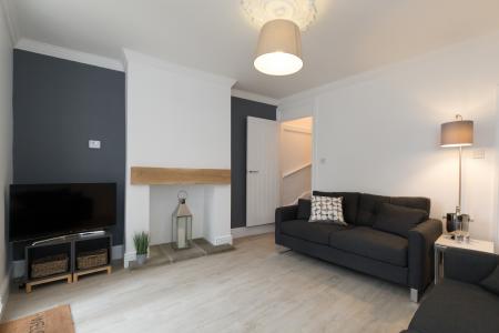 3 bedroom Semi-detached house to let in Stepping Lane