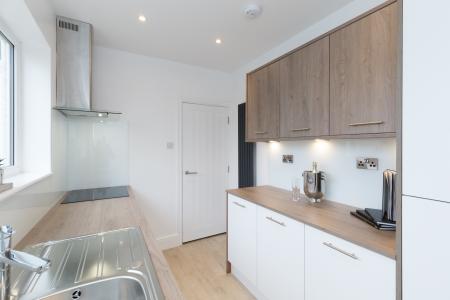 3 bedroom Semi-detached house to let in Stepping Lane