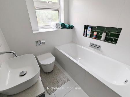 2 bedroom Property to let in Redhall Close
