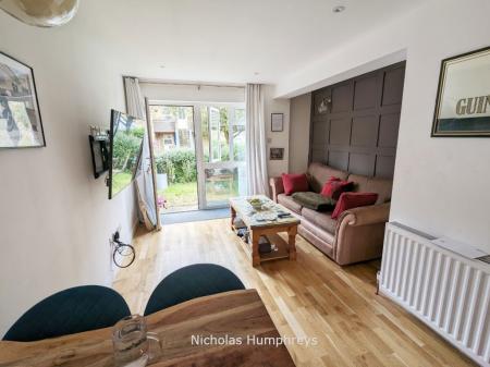 2 bedroom Property to let in Redhall Close