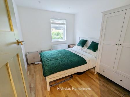 2 bedroom Property to let in Redhall Close
