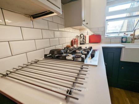 2 bedroom Property to let in Redhall Close