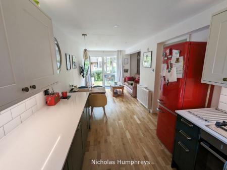 2 bedroom Property to let in Redhall Close
