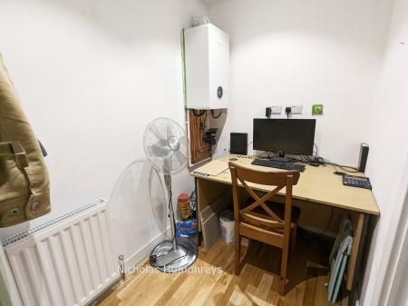 2 bedroom Property to let in Redhall Close