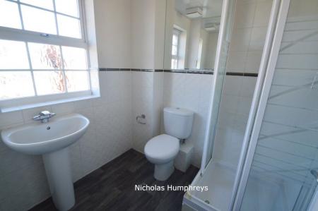 5 bedroom Property to let in The Runway