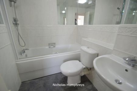 5 bedroom Property to let in The Runway