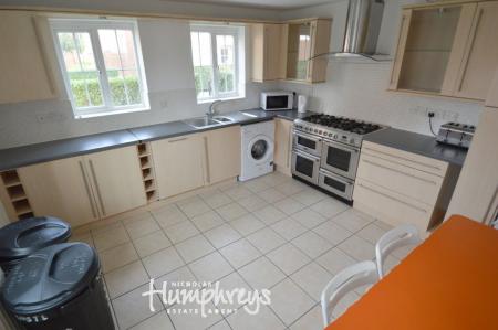 5 bedroom Property to let in Dragon Road