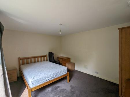 4 bedroom Property to let in Broom Close