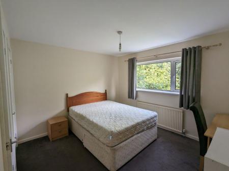 4 bedroom Property to let in Broom Close