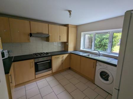 4 bedroom Property to let in Broom Close