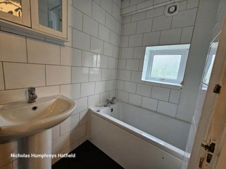 4 bedroom Property to let in Willow Way