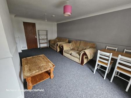 4 bedroom Property to let in Willow Way