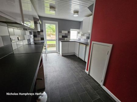 4 bedroom Property to let in Willow Way