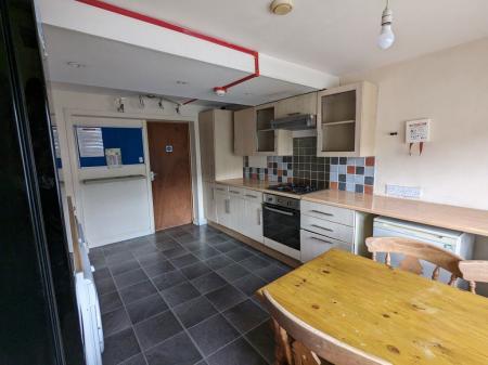 2 bedroom Property to let in Northdown Road