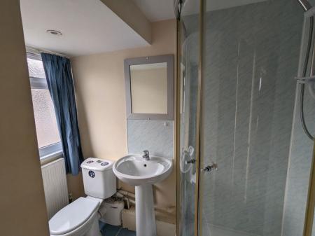 2 bedroom Property to let in Northdown Road