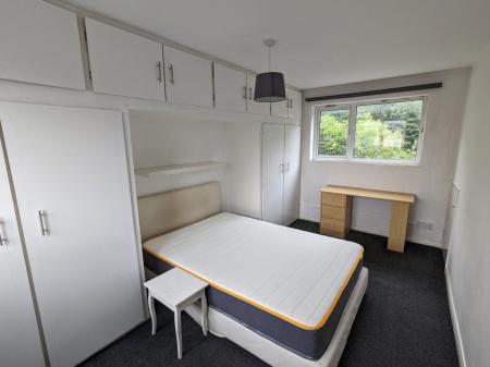 2 bedroom Property to let in Northdown Road