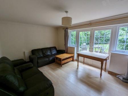 2 bedroom Property to let in Northdown Road