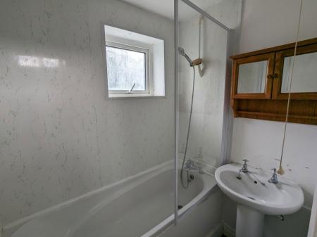 2 bedroom Property to let in Northdown Road