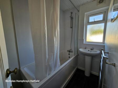 4 bedroom Property to let in Indells