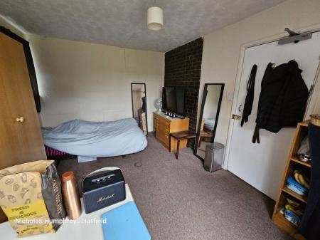 4 bedroom Property to let in Woods Avenue