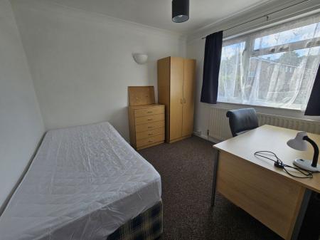 6 bedroom Property to let in De Havilland Close