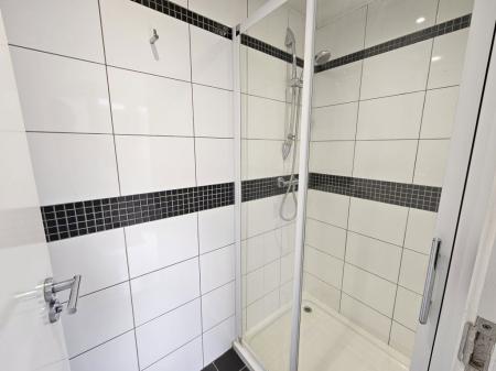 6 bedroom Property to let in De Havilland Close