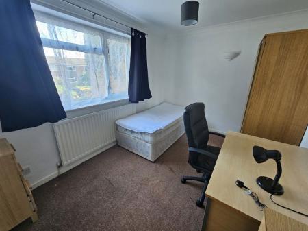 6 bedroom Property to let in De Havilland Close