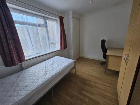 6 bedroom Property to let in De Havilland Close