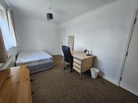 6 bedroom Property to let in De Havilland Close