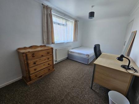 6 bedroom Property to let in De Havilland Close