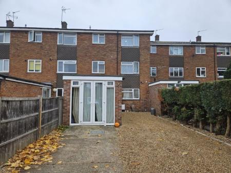6 bedroom Property to let in De Havilland Close
