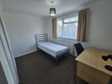 6 bedroom Property to let in De Havilland Close