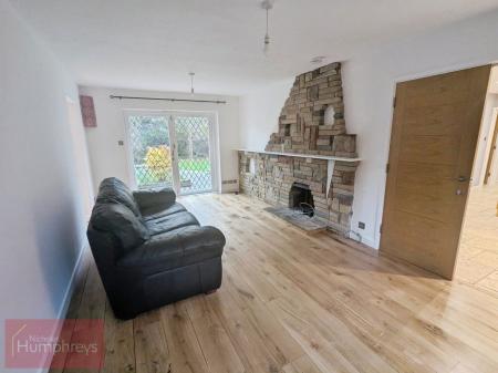 3 bedroom Property to let in Sycamore Avenue