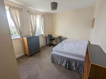 5 bedroom Property to let in Tiger Moth Way