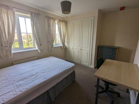 5 bedroom Property to let in Tiger Moth Way