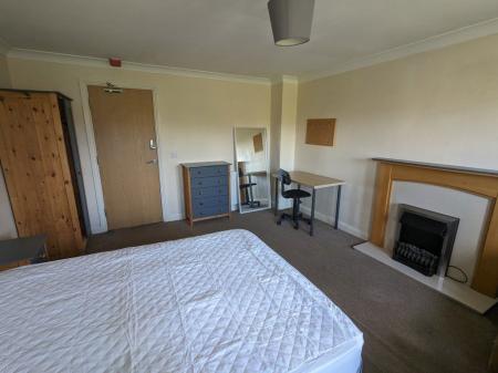 5 bedroom Property to let in Tiger Moth Way