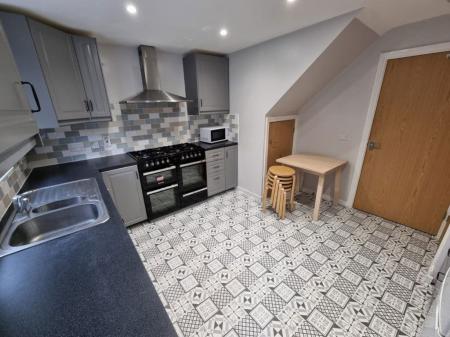 5 bedroom Property to let in Tiger Moth Way