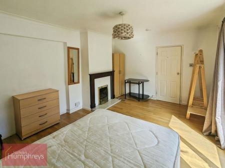 1 bedroom Property to let in Meadow Croft