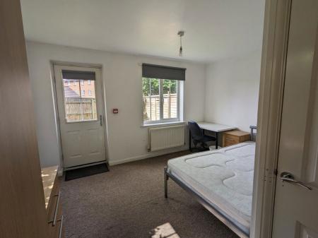 5 bedroom Property to let in Dragon Road