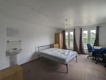 5 bedroom Property to let in Dragon Road